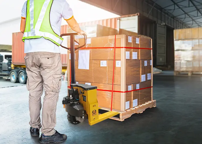 Wat zijn de vereisten voor de verpakking van de te verplaatsen goederen wanneer palletgoederen worden verplaatst door vorkheftruck