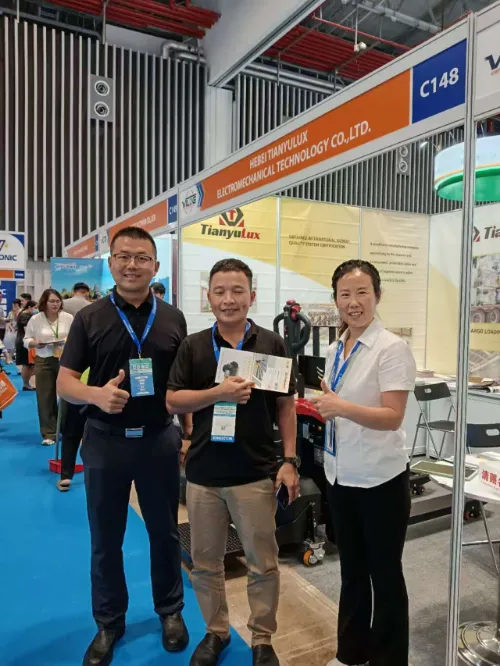 Hebei TianyuLux Electromechanical Technology Co., Ltd. debuteert op VILOG 2025 en stimuleert de groene upgrade van opslag en logistiek in Zuidoost-Azië met professionele apparatuur voor lithiummateriaalbehandeling